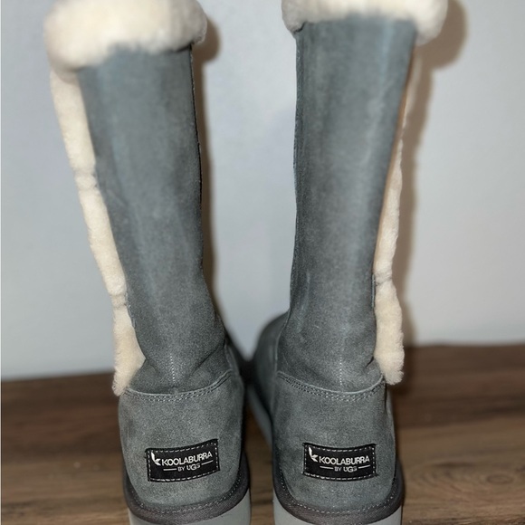 Koolaburra Gray Suede Boots with Cream Trim - Picture 4 of 9